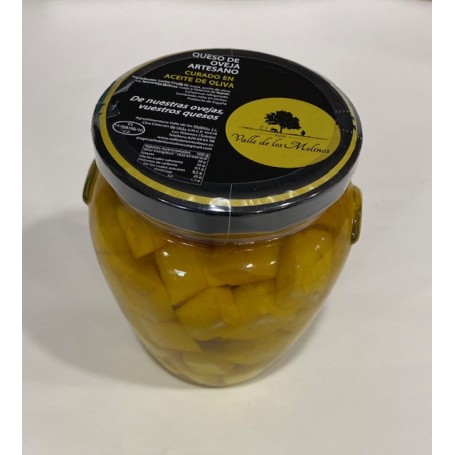 Queso en dados en aceite